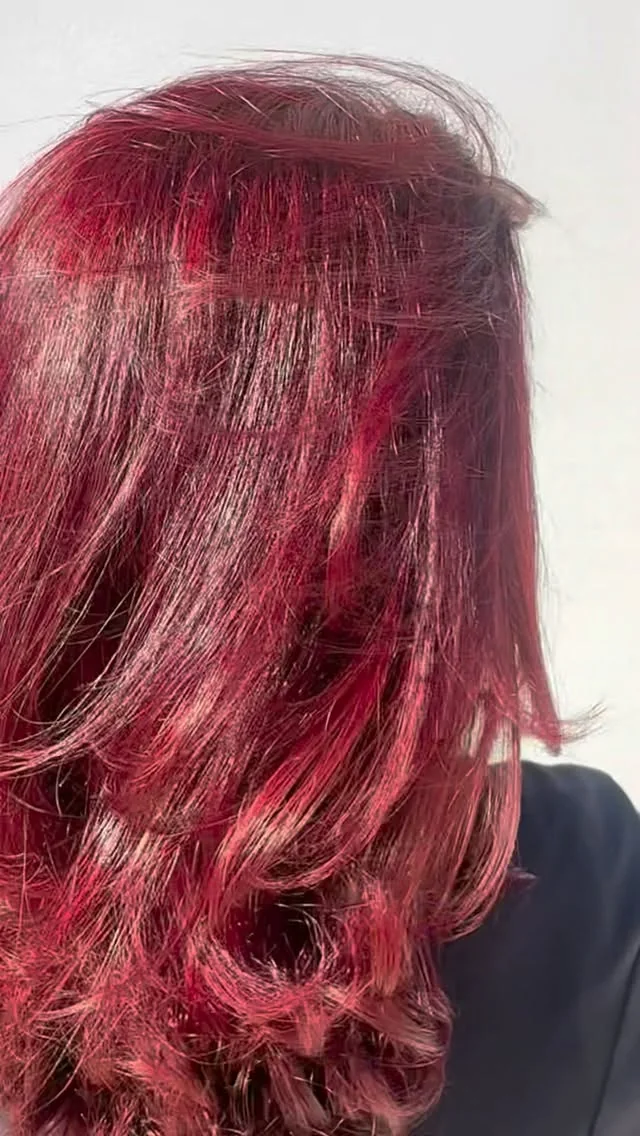 Melena roja brillante realizada en Urban Style Cambrils